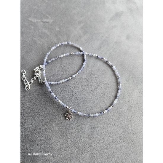 Naszyjnik z kamieni iolit z zawieszką